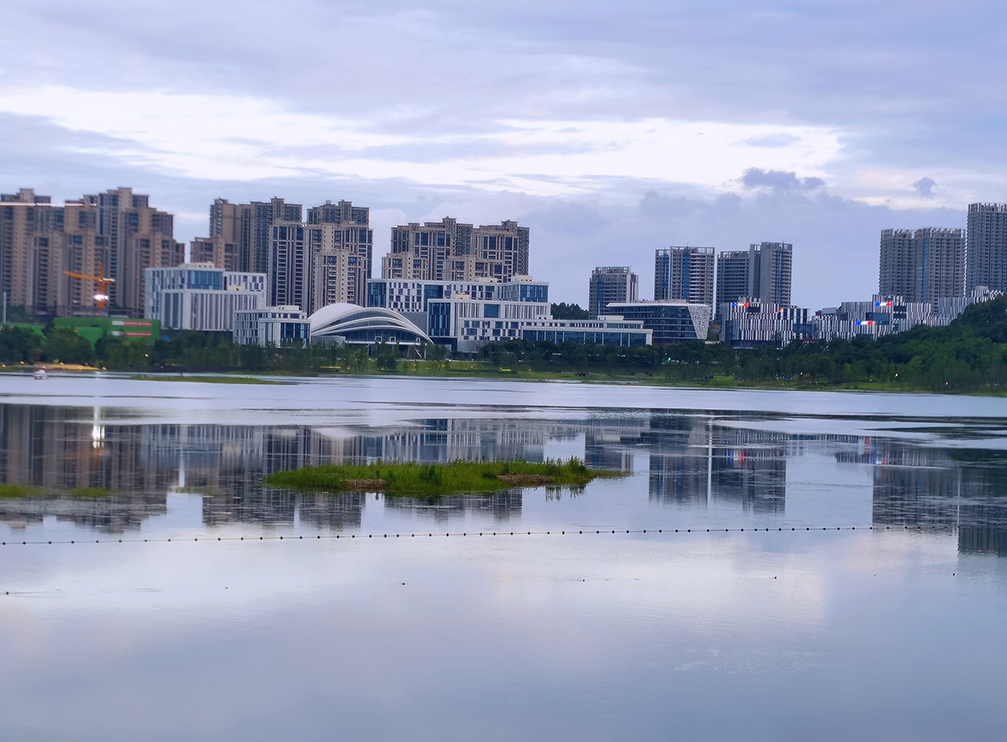 直面湖景